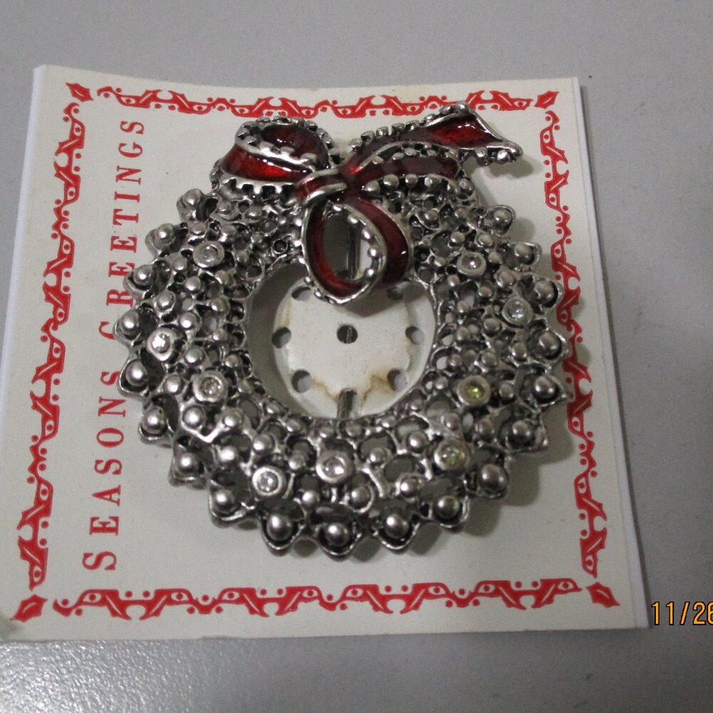 New Ladies Christmas Winter Holiday Wreath  Pin Brooch